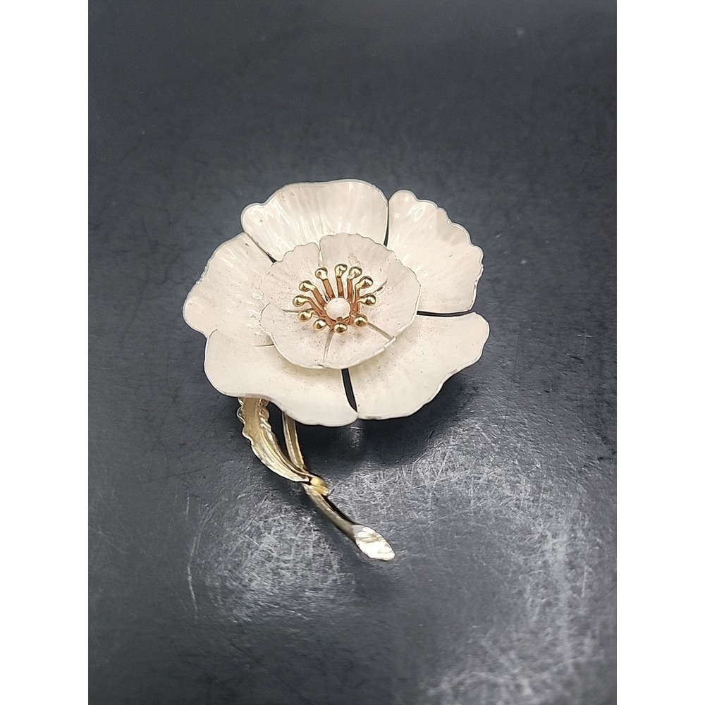 Vintage 60's Mod Gold Tone & White Enamel Metal Flower Brooch‎ Pin 3" X 2.25"
